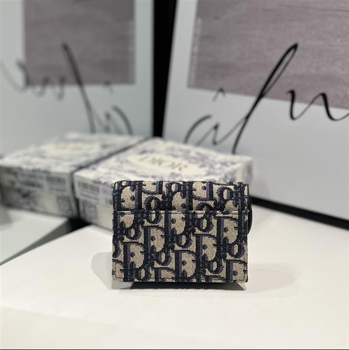 2025228Y 170P182140155